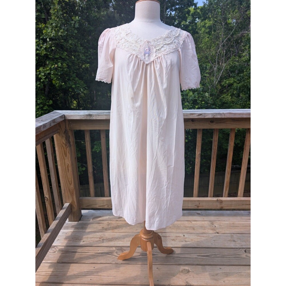 Vintage Vanity Fair Negligee Nightgown Lace Romantic Feminine Nylon Medium Pink